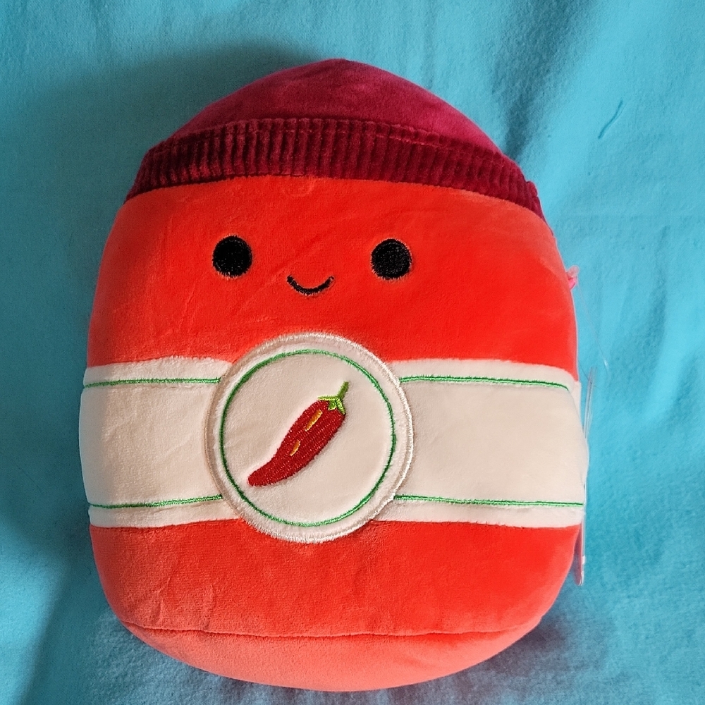 🆕️ Squishmallows 7.5in Illia the red sriracha